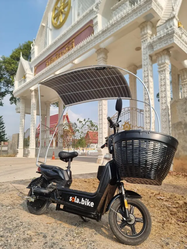 Black sola.bike with a long curved solar canopy